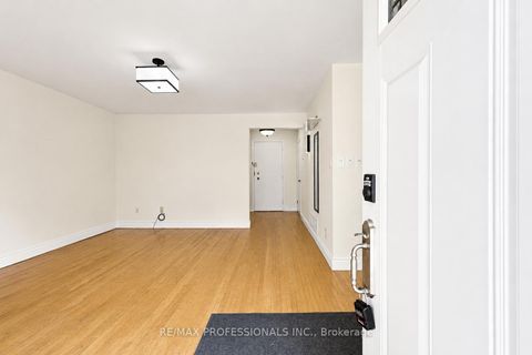 Photo 2 at 20 - 160 Carsbrooke Road, Etobicoke West Mall, Toronto