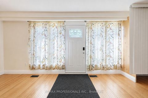 Photo 3 at 20 - 160 Carsbrooke Road, Etobicoke West Mall, Toronto