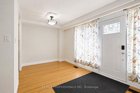 Photo 4 at 20 - 160 Carsbrooke Road, Etobicoke West Mall, Toronto