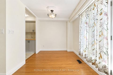 Photo 5 at 20 - 160 Carsbrooke Road, Etobicoke West Mall, Toronto