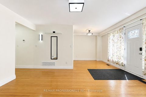 Photo 8 at 20 - 160 Carsbrooke Road, Etobicoke West Mall, Toronto
