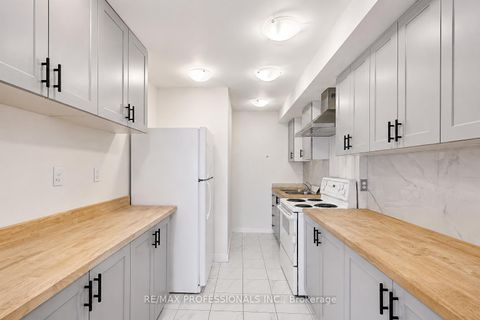 Photo 11 at 20 - 160 Carsbrooke Road, Etobicoke West Mall, Toronto