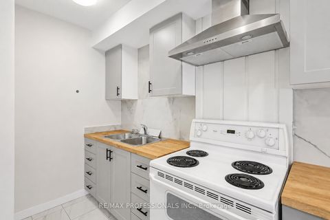 Photo 12 at 20 - 160 Carsbrooke Road, Etobicoke West Mall, Toronto