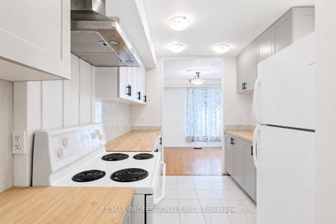 Photo 13 at 20 - 160 Carsbrooke Road, Etobicoke West Mall, Toronto