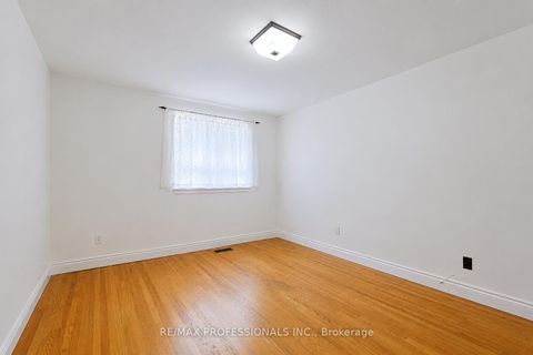 Photo 19 at 20 - 160 Carsbrooke Road, Etobicoke West Mall, Toronto