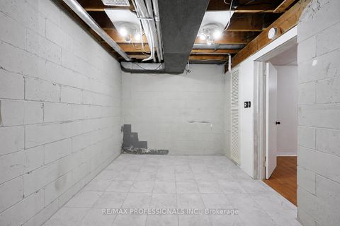 Photo 31 at 20 - 160 Carsbrooke Road, Etobicoke West Mall, Toronto