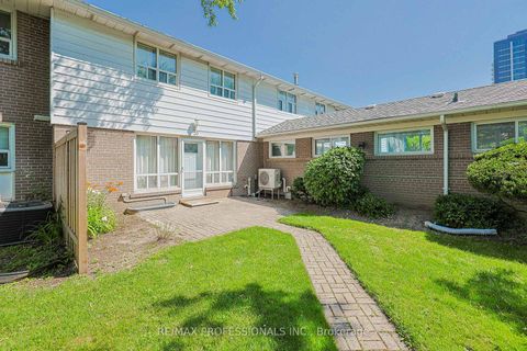 Photo 32 at 20 - 160 Carsbrooke Road, Etobicoke West Mall, Toronto