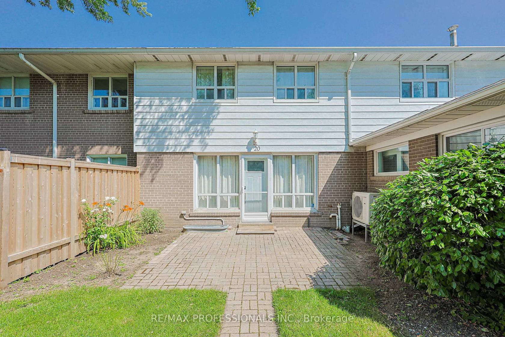 20 - 160 Carsbrooke Road, Etobicoke West Mall, Toronto 