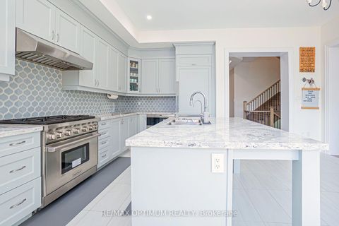 Photo 7 at 53 Kinburn Crescent, Vellore Village, Vaughan