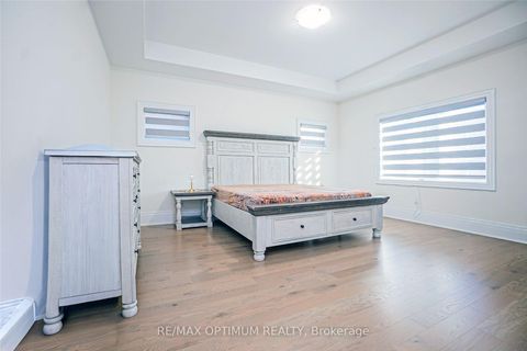 Photo 14 at 53 Kinburn Crescent, Vellore Village, Vaughan