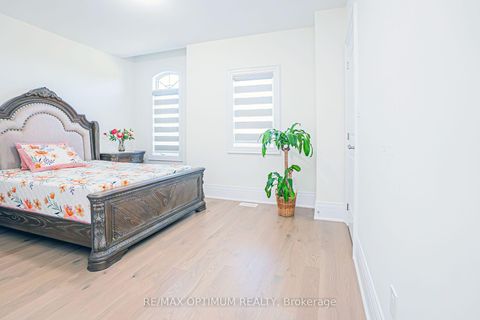Photo 19 at 53 Kinburn Crescent, Vellore Village, Vaughan