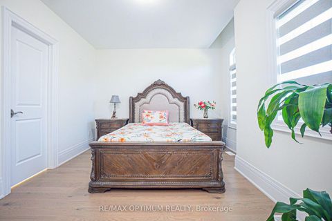 Photo 21 at 53 Kinburn Crescent, Vellore Village, Vaughan