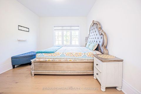 Photo 25 at 53 Kinburn Crescent, Vellore Village, Vaughan