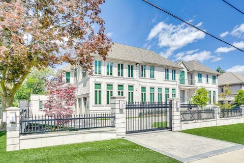 Photo 2 at 42 Wimpole Drive, Windfields, Toronto