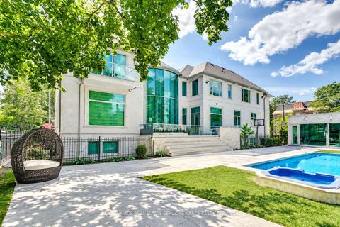 Photo 3 at 42 Wimpole Drive, Windfields, Toronto