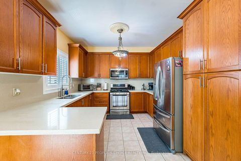 Photo 8 at 233 Vellore Avenue, Vellore Village, Vaughan