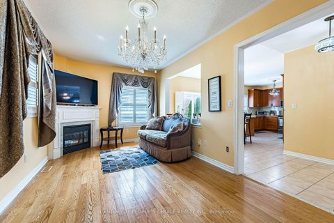 Photo 13 at 233 Vellore Avenue, Vellore Village, Vaughan