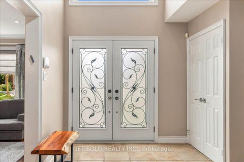 Photo 2 at 10 Coldwater Court, Beverley Glen, Vaughan