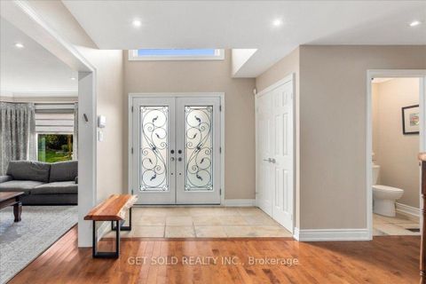 Photo 3 at 10 Coldwater Court, Beverley Glen, Vaughan