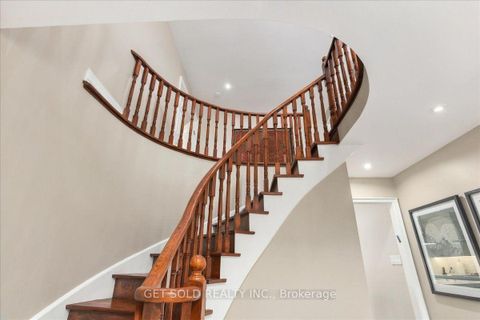 Photo 4 at 10 Coldwater Court, Beverley Glen, Vaughan
