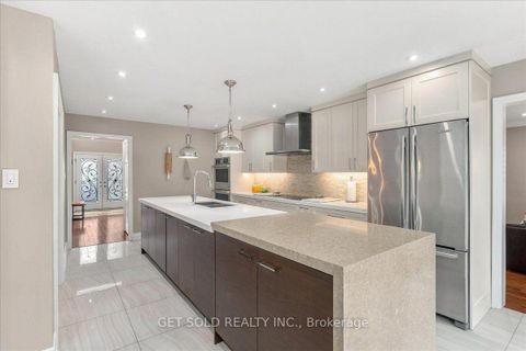 Photo 9 at 10 Coldwater Court, Beverley Glen, Vaughan