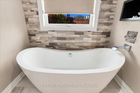 Photo 23 at 10 Coldwater Court, Beverley Glen, Vaughan