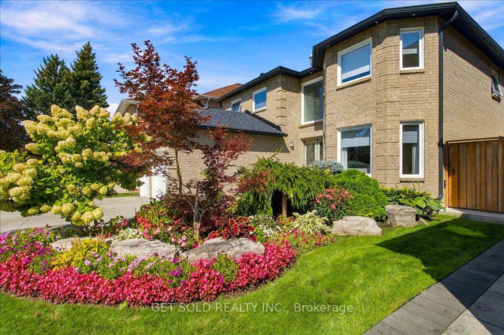 10 Coldwater Court, Beverley Glen, Vaughan photo number 2