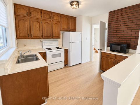 Photo 3 at 223 Ellendale Drive, Dorset Park, Toronto