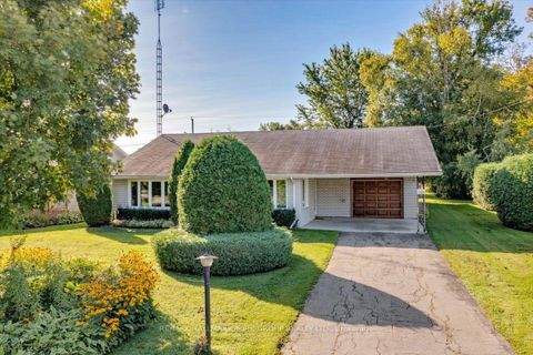 Photo 1 at 209 South Channel Drive, Keswick North, Georgina