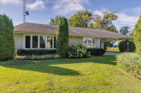 Photo 2 at 209 South Channel Drive, Keswick North, Georgina