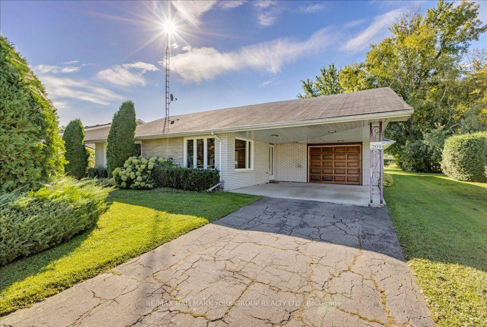 209 South Channel Drive, Keswick North, Georgina photo number 2