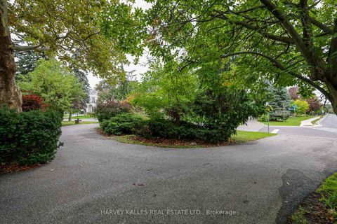 Photo 2 at 2 Colvestone Road, Windfields, Toronto