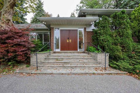 Photo 4 at 2 Colvestone Road, Windfields, Toronto