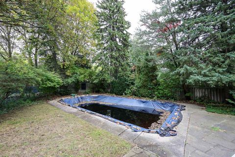 Photo 5 at 2 Colvestone Road, Windfields, Toronto