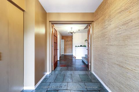 Photo 7 at 2 Colvestone Road, Windfields, Toronto
