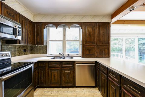 Photo 16 at 2 Colvestone Road, Windfields, Toronto