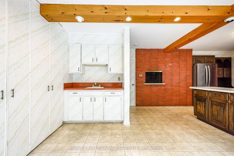Photo 22 at 2 Colvestone Road, Windfields, Toronto