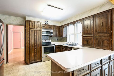 Photo 25 at 2 Colvestone Road, Windfields, Toronto