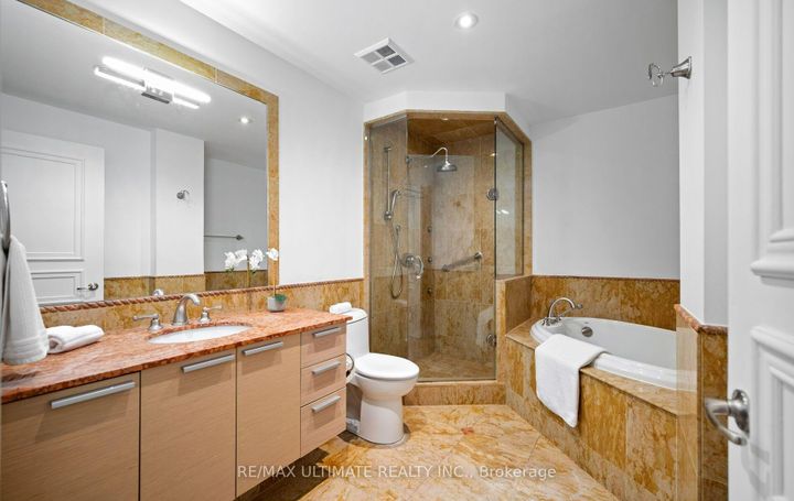 Photo 2 at 303c - 662 Sheppard Avenue, Bayview Village, Toronto