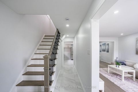 Photo 6 at 665 Jane Street, Smythe, Toronto
