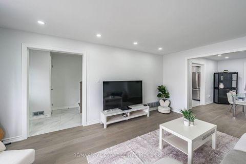 Photo 8 at 665 Jane Street, Smythe, Toronto