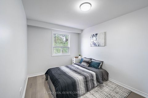 Photo 23 at 665 Jane Street, Smythe, Toronto