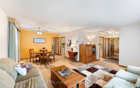 Photo 4 at 22 Almayo Crescent, Clairville, Toronto