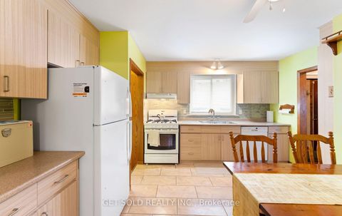 Photo 10 at 22 Almayo Crescent, Clairville, Toronto