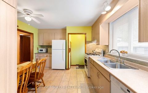 Photo 11 at 22 Almayo Crescent, Clairville, Toronto