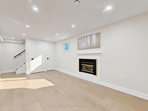 Photo 34 at 14 Lund Street, North Richvale, Richmond Hill