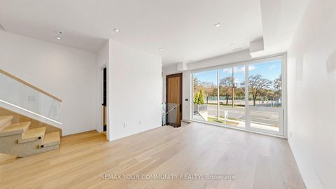 Photo 1 at 2970B Bayview Avenue, Willowdale East, Toronto