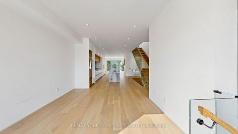 Photo 3 at 2970B Bayview Avenue, Willowdale East, Toronto