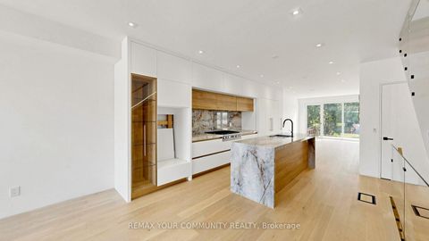 Photo 8 at 2970B Bayview Avenue, Willowdale East, Toronto