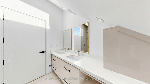 Photo 25 at 2970B Bayview Avenue, Willowdale East, Toronto